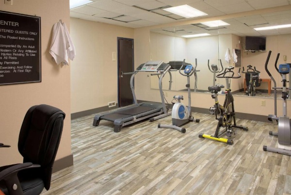 Days Inn by Wyndham Harriman image 20