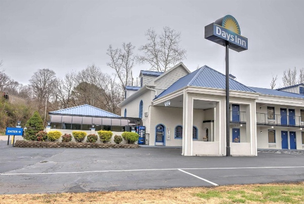 Days Inn by Wyndham Harriman image 6